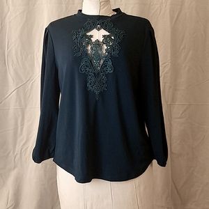 Sweet Rain size med blouse in green with lace.